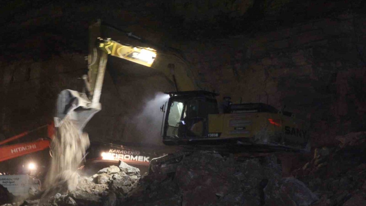 Ordu Valisi Erol: Göçük alanında çalışmalarımız titizlikle devam ediyor