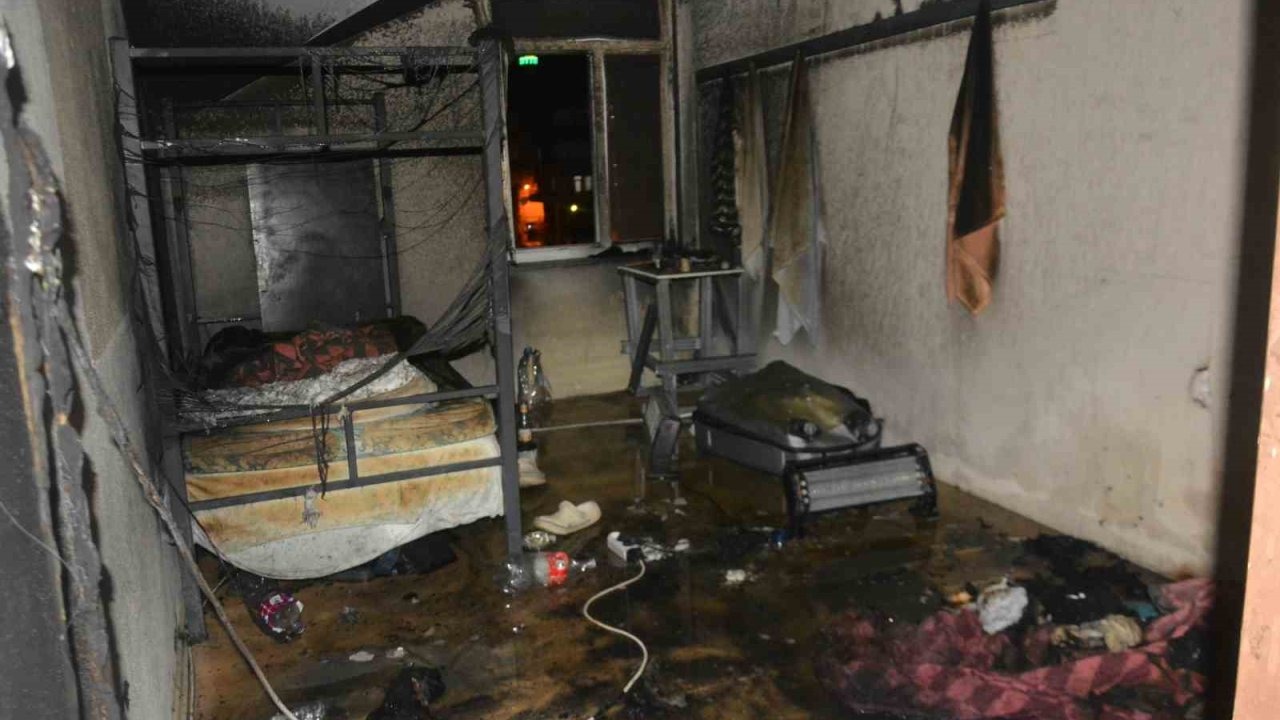 Ordu’da 4 katlı binanın çatı katında yangın çıktı