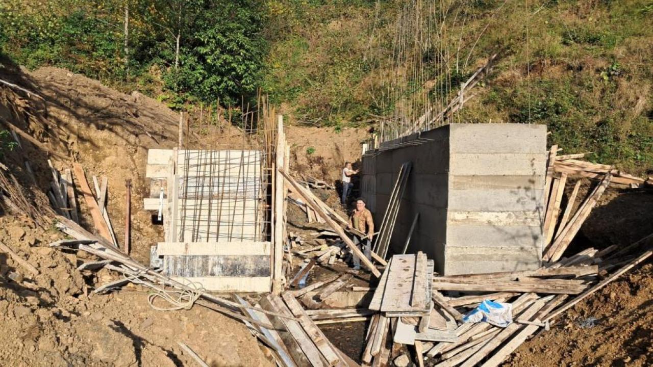 Salıpazarı’nda riskli bölgelerde çalışmalar devam ediyor