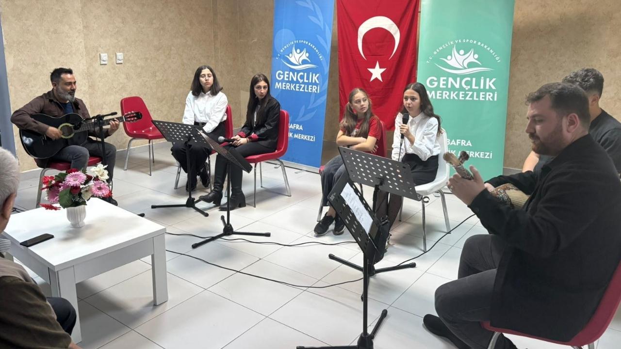 Samsun'da huzurevi sakinlerine şiir ve müzik dinletisi