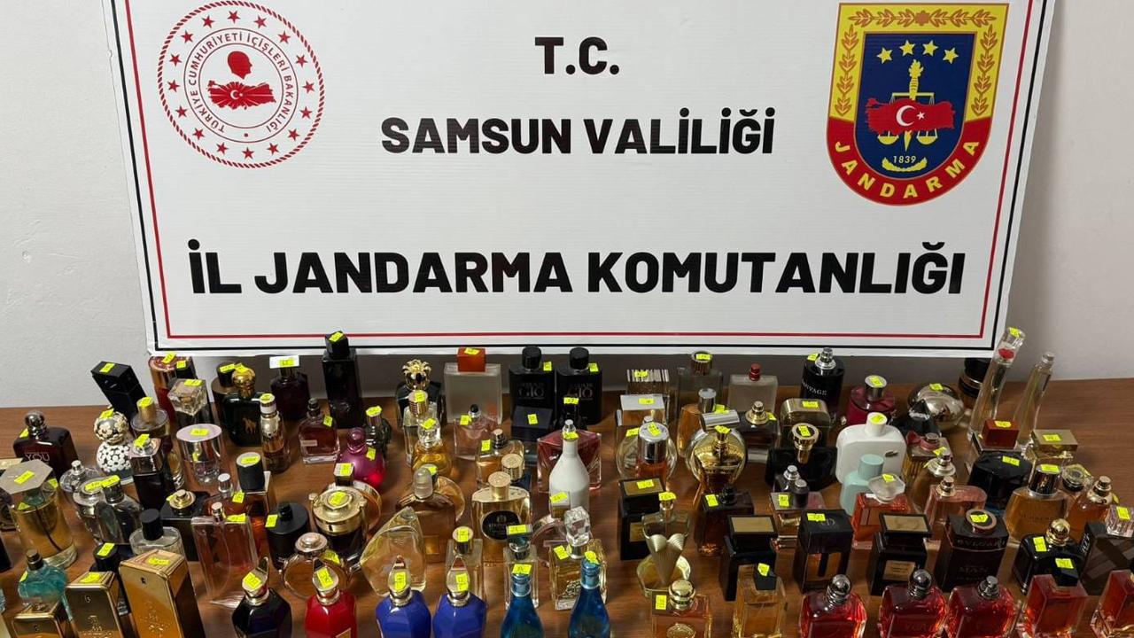 Samsun'da jandarmadan kaçak parfüm operasyonu! 1 milyon lira değerinde ürün ele geçirildi
