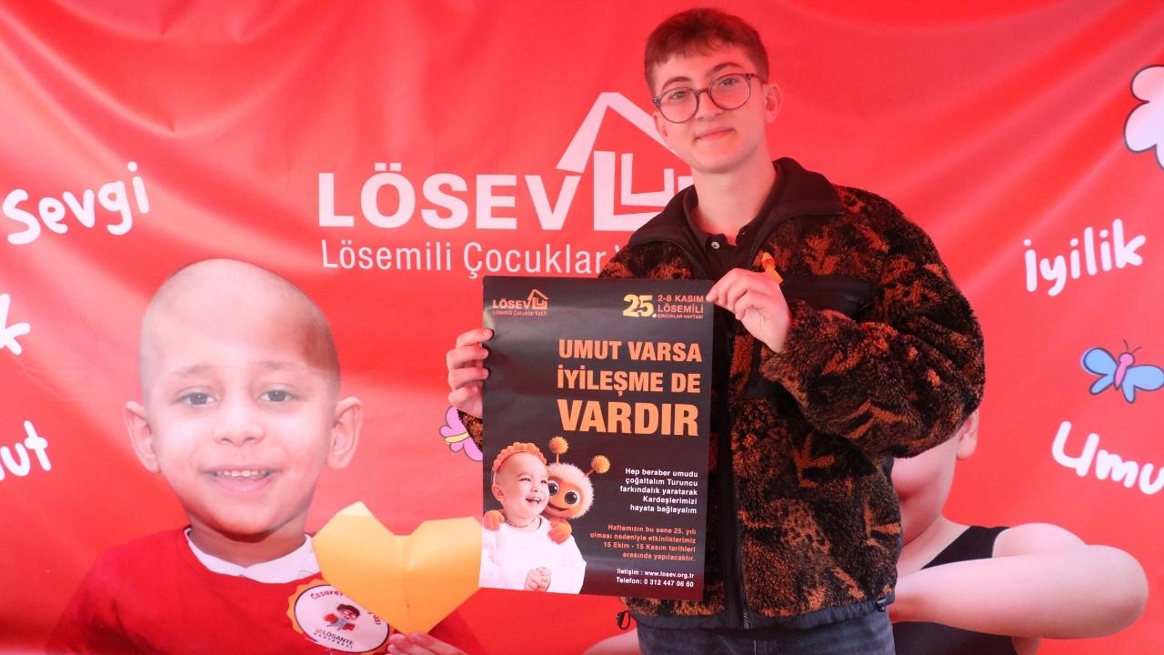 Samsun'da lösemiyi yenen genç diğer hastalara moral oluyor