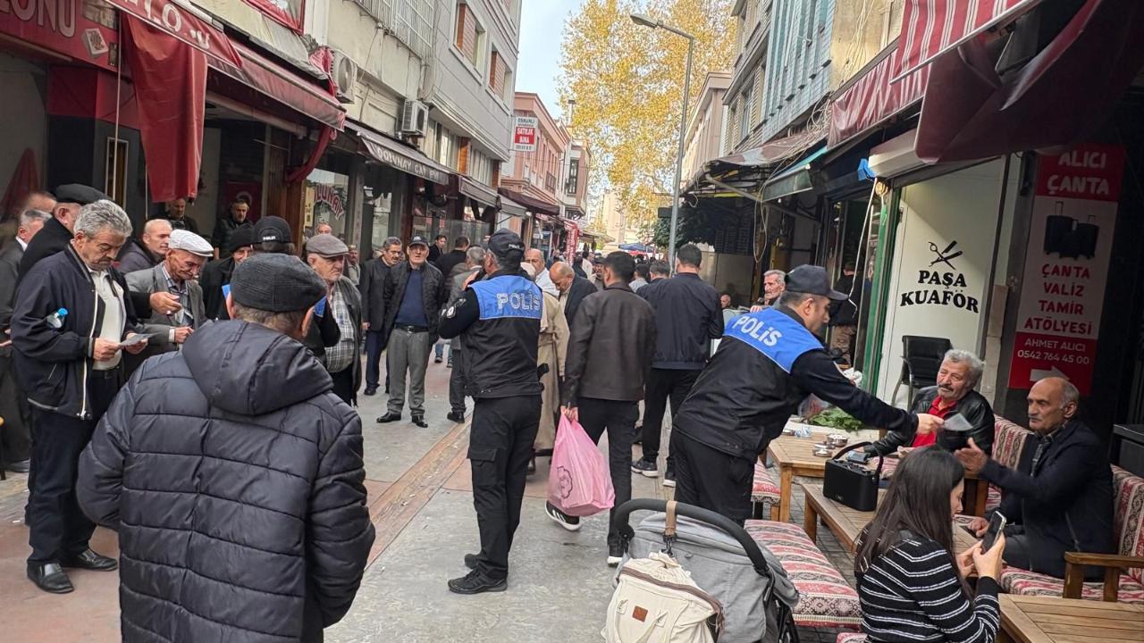 Samsun'da polis ekipleri sosyal konut dolandırıcılığına karşı binlerce kişiyi uyardı