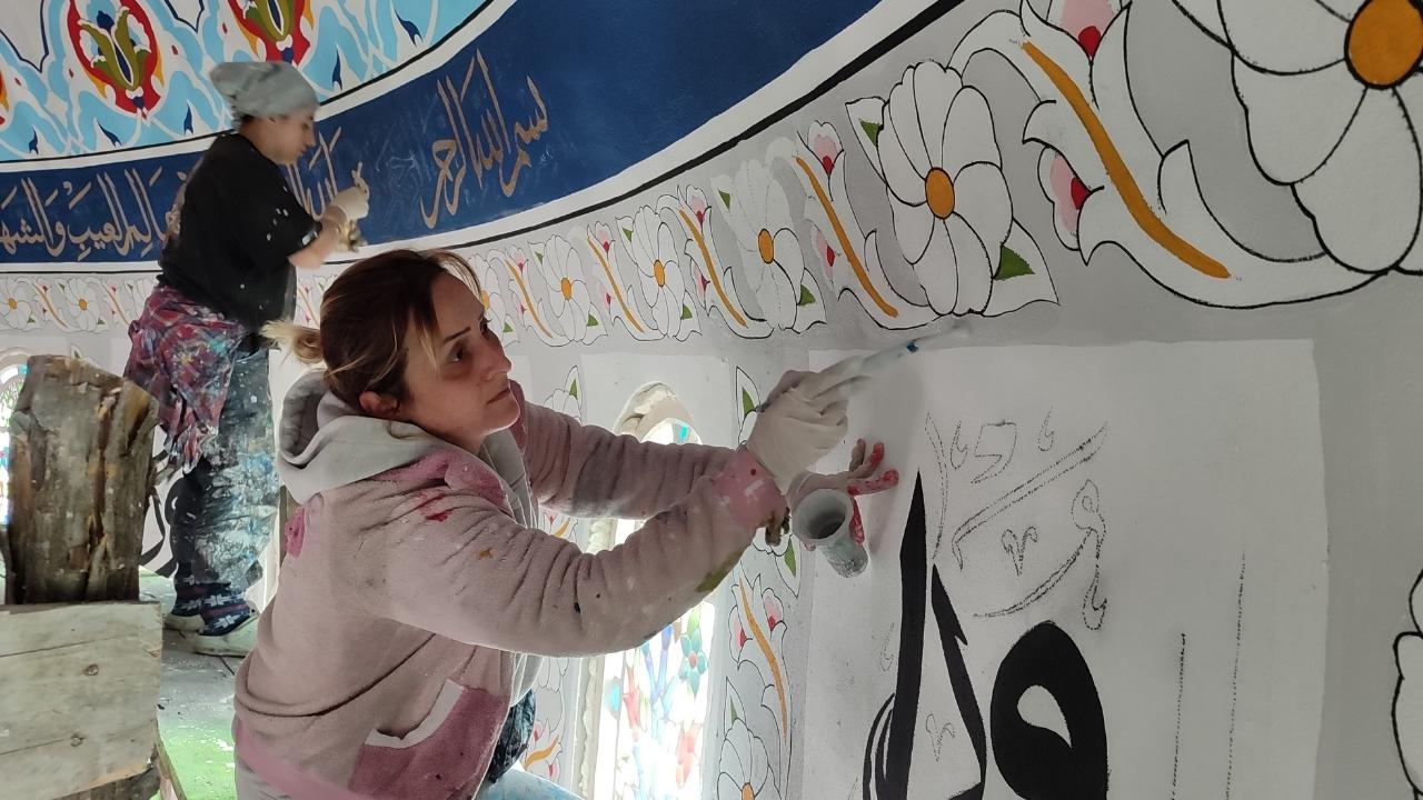 Samsunlu kadın nakkaşlar camilerin duvarlarını motiflerle süslüyor
