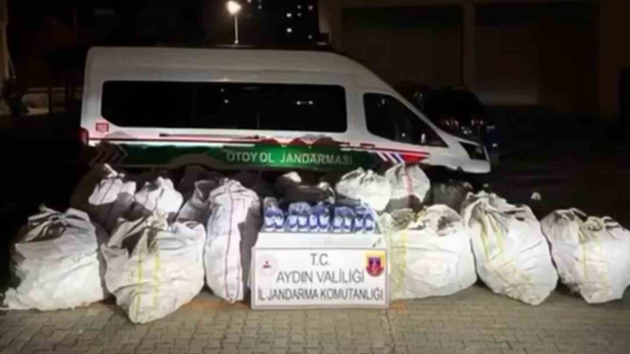 Şüphe üzerinde durdurulan iki araçta 1,9 milyon liralık sahte ayakkabı ele geçirildi