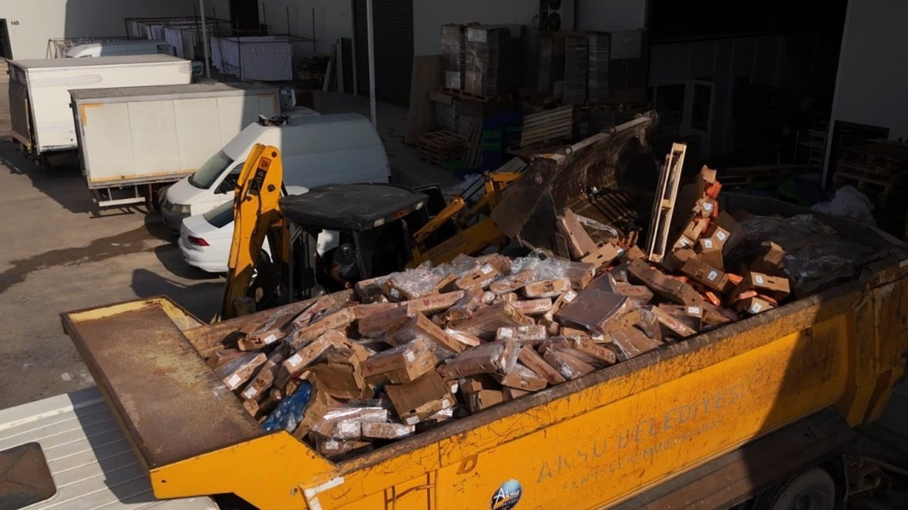 Tarihi geçmiş 25 ton tavuk ele geçirildi, 2 işletme mühürlendi