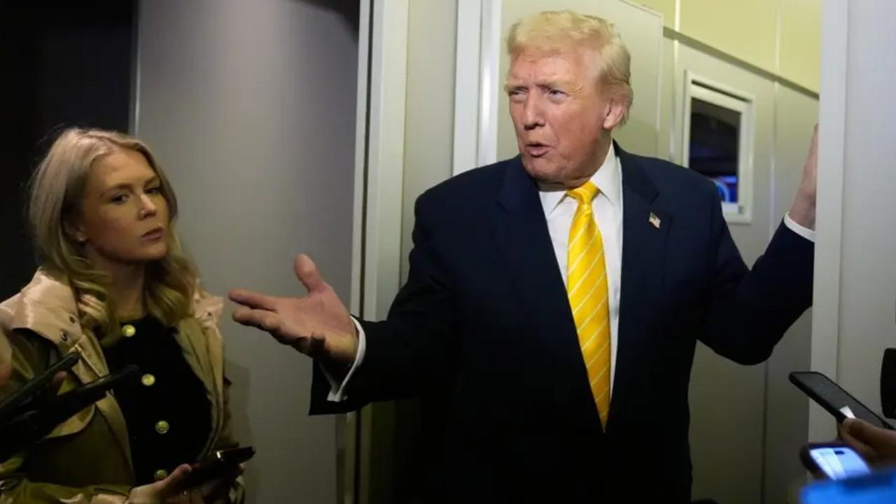 Trump gazetecilerin isimlerini suçlu sıfatıyla internetten yayınlıyor