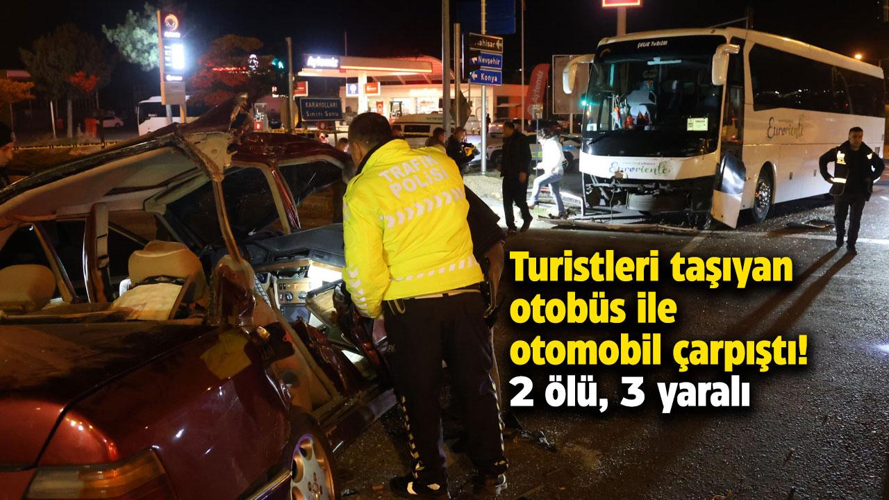 Turistleri taşıyan otobüs ile otomobil çarpıştı! 2 ölü, 3 yaralı