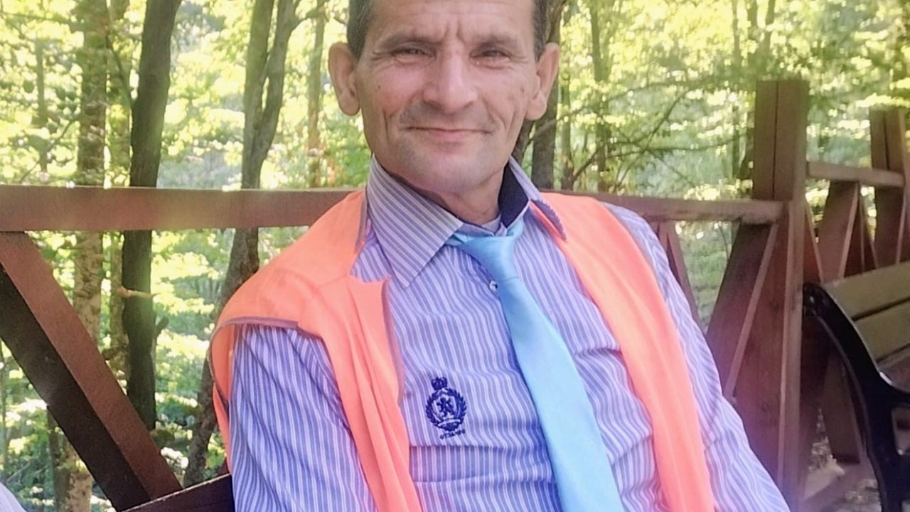 Üzerine ağaç düşen belediye işçisi hayatını kaybetti