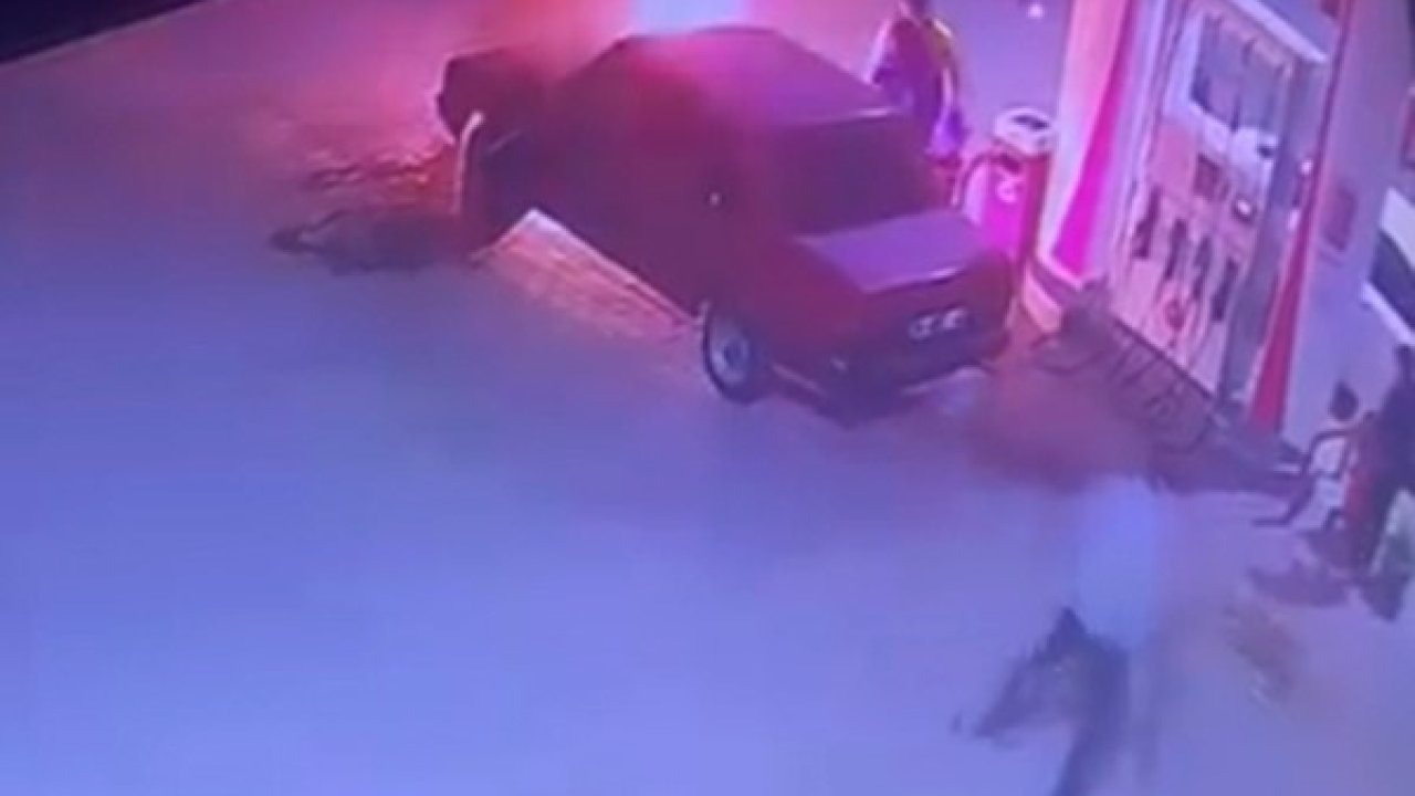 Akaryakıt istasyonunda araç alev aldı!