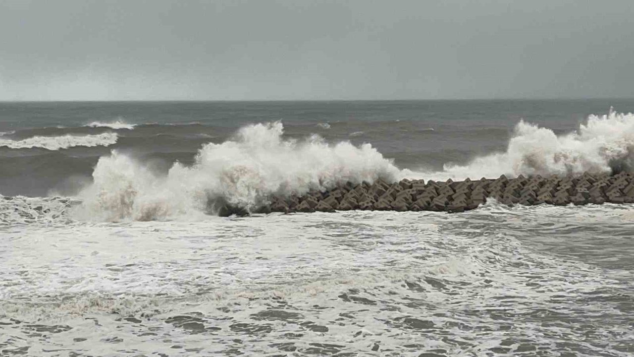Akçakoca’yı fırtına vurdu