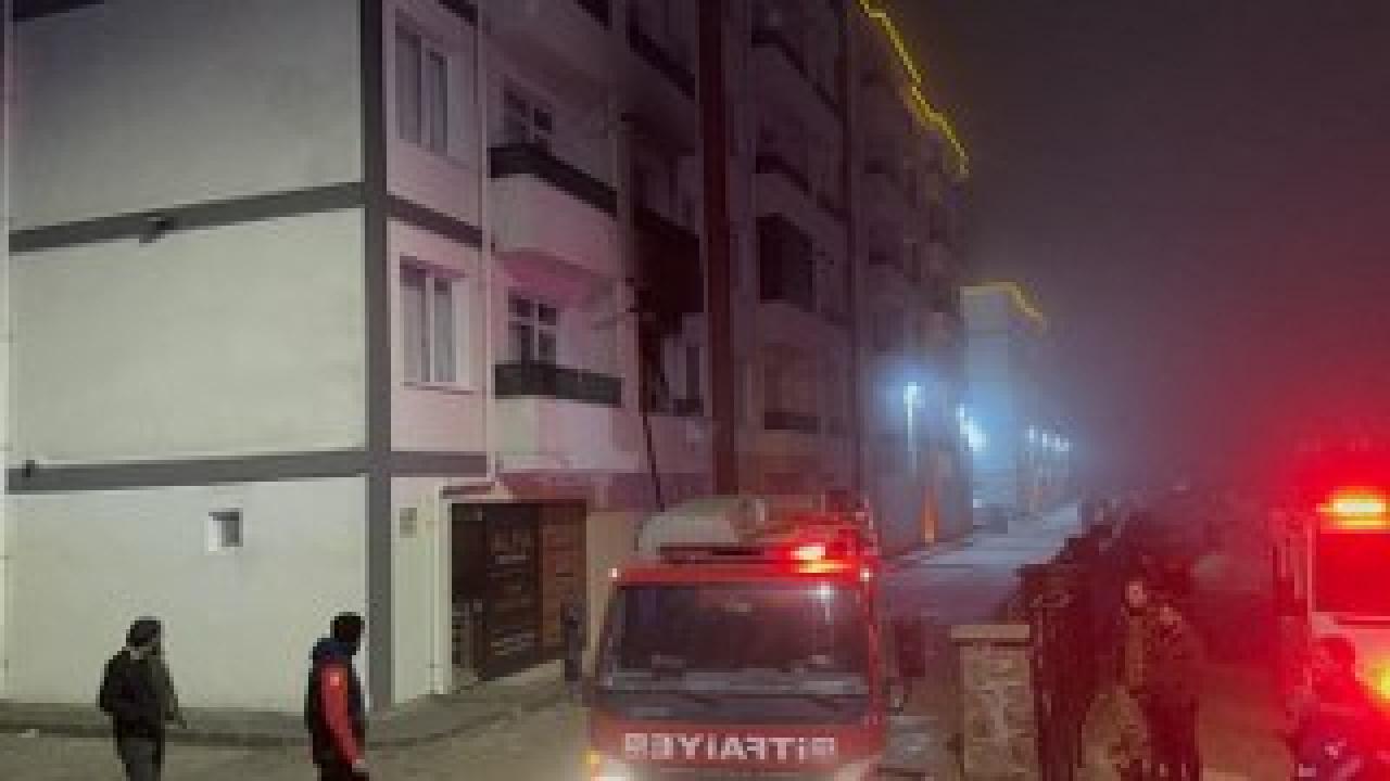 Apartman dairesinde patlama! 1 kişi yaralandı