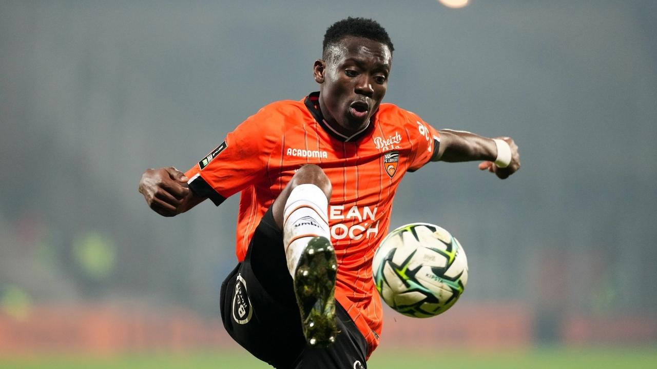 Arthur Avom hangi takımda oynuyor? Arthur Avom hangi mevki?