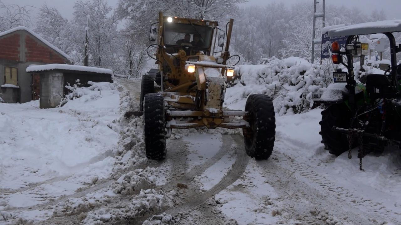 Atakum Belediyesinin yoğun kar mesaisi