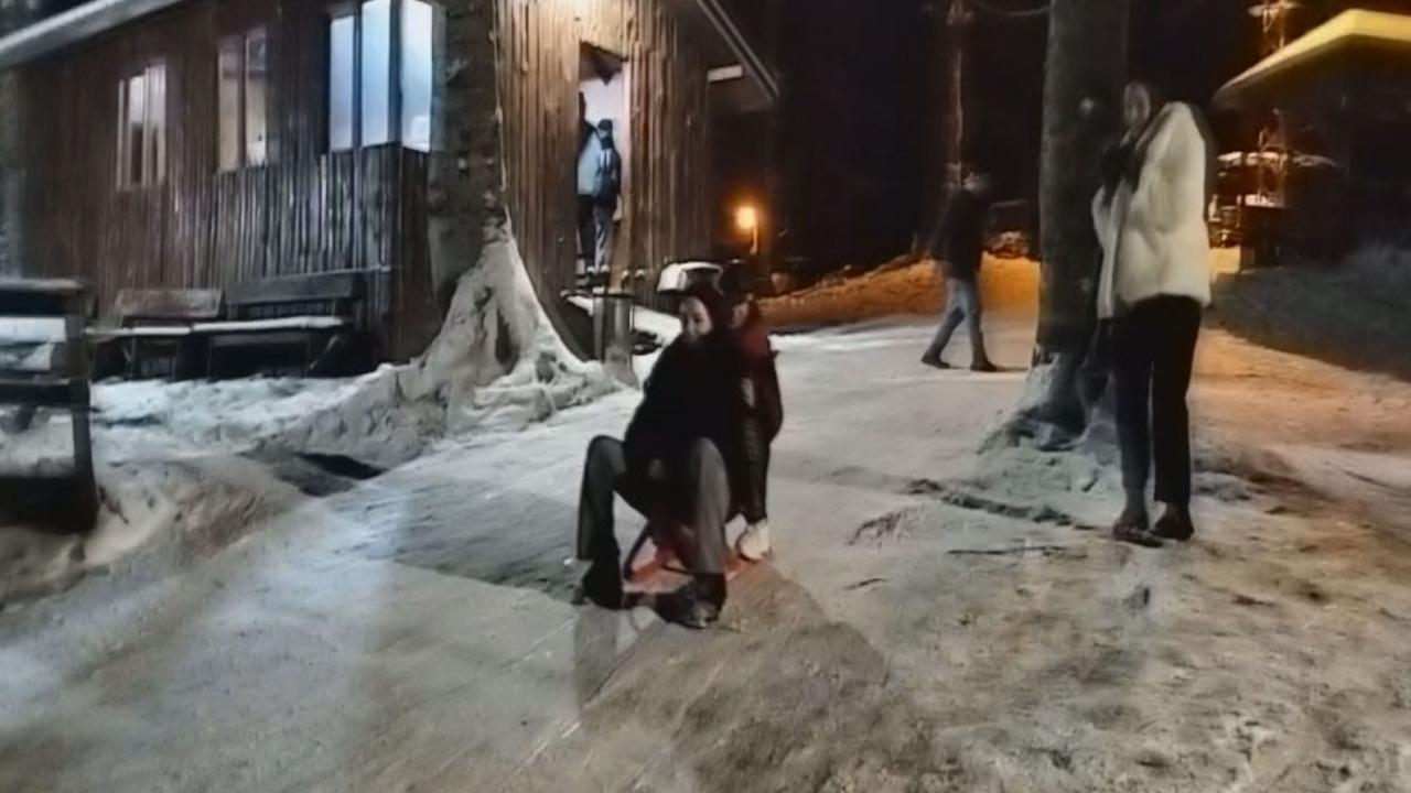 Beyaza bürünen Samsun Nebiyan Dağı'nda çocuklar gibi eğlendiler