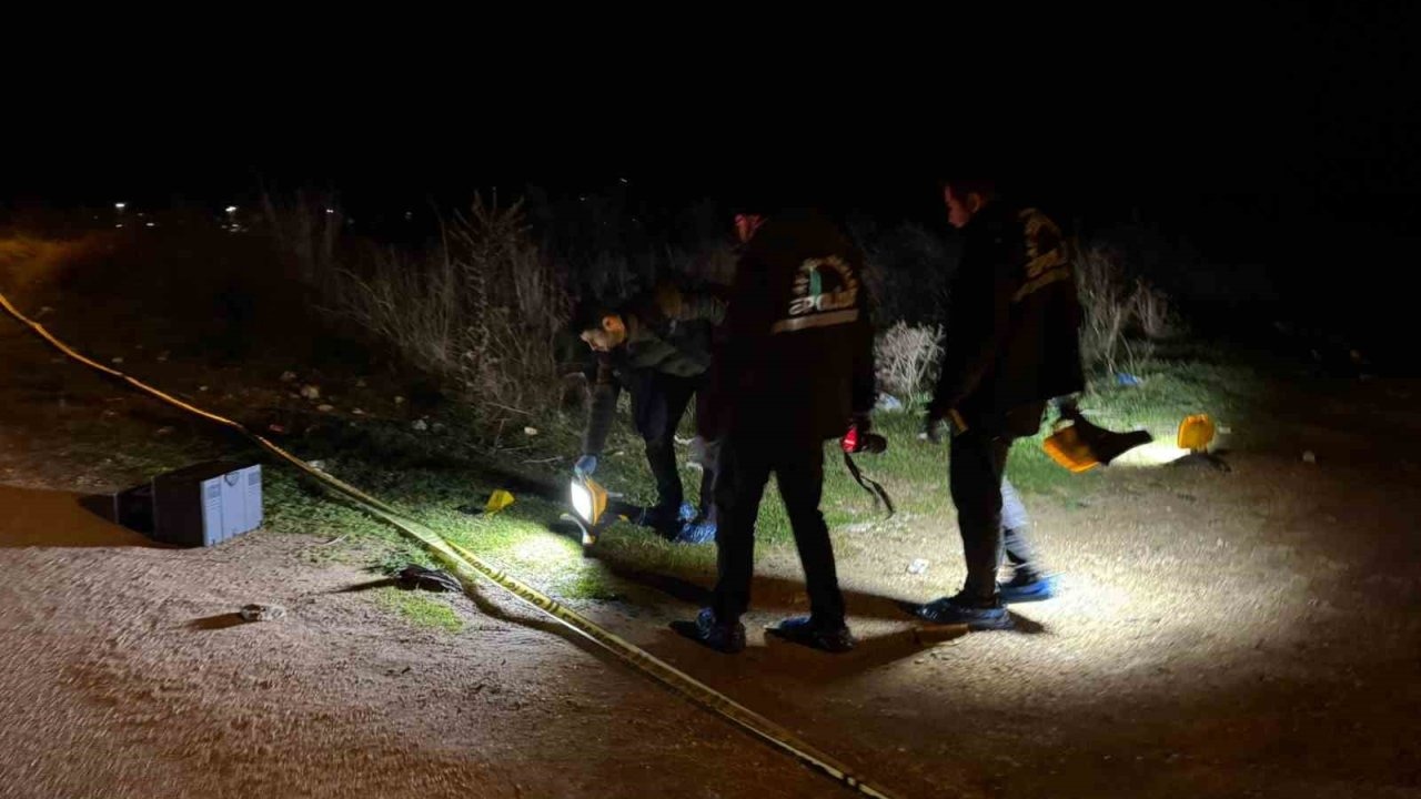 Bir kişi yol kenarında ölü bulundu