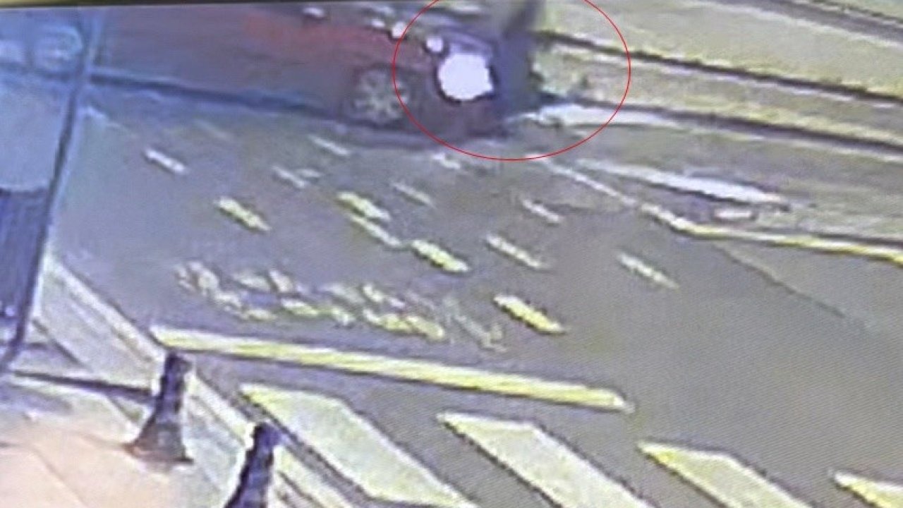 Çarpıştığı arabanın üzerinden takla attı