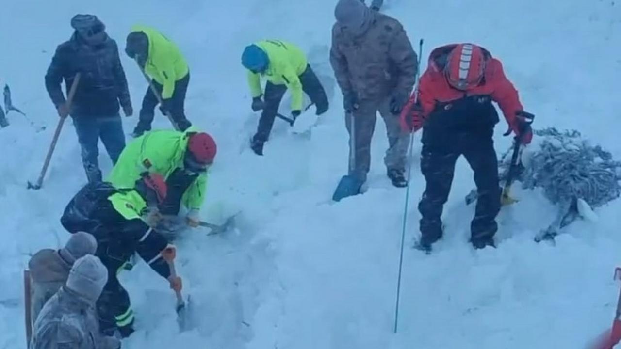Çığ faciası! 3 çobandan birinin cansız bedenine ulaşıldı