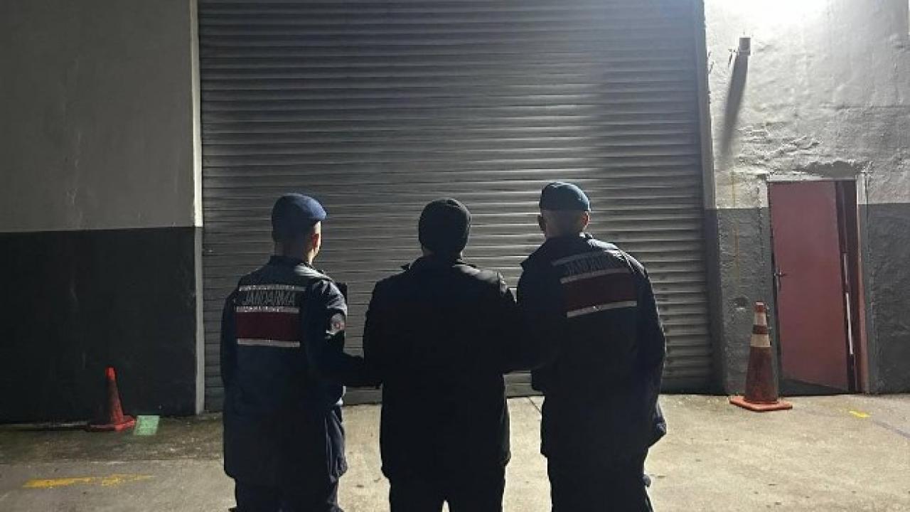 Çocuk istismarından aranan firari yakalanarak cezaevini boyladı