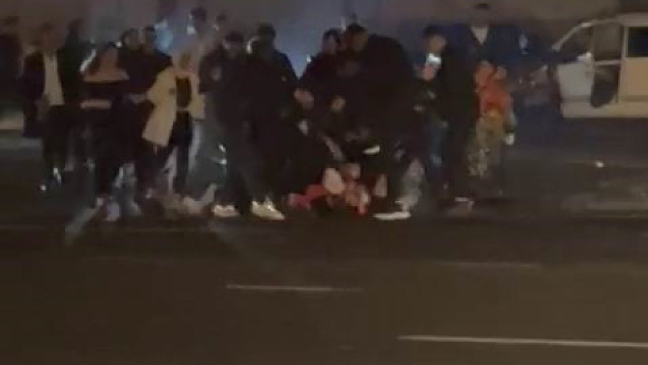 Düğün sonrası kavga: Damat, yerde yatan şahsa siper oldu