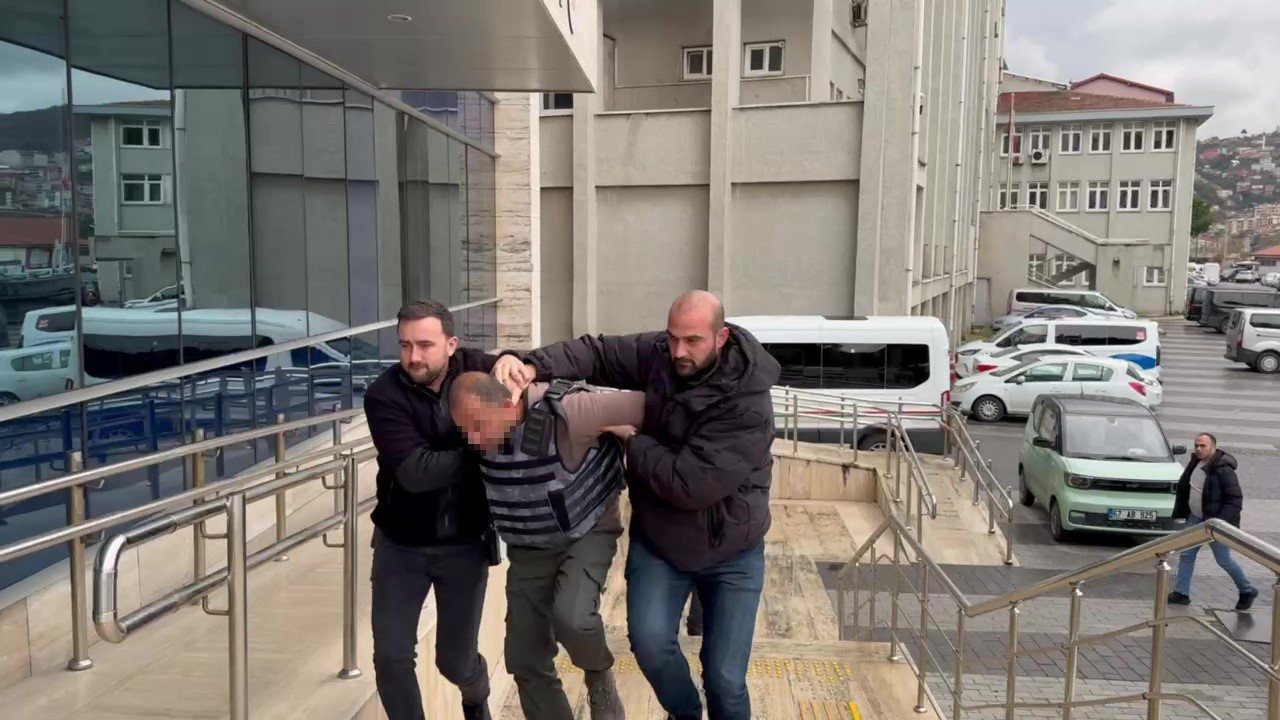 Eşime neden baktın diyen adamı bıçaklayarak öldürdü