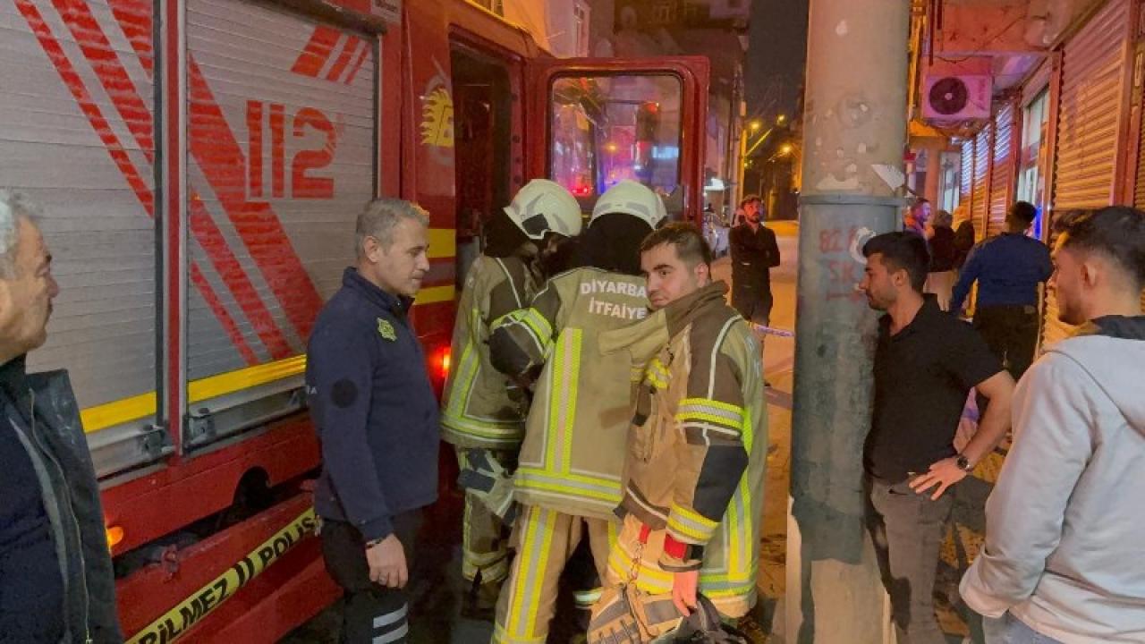 Eşiyle tartışan adam evini ateşe verdi!