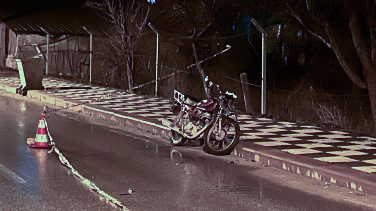 Feci kaza! Motosiklet çöp konteynerine çarptı! 1 kişi öldü, 1 kişi yaralandı