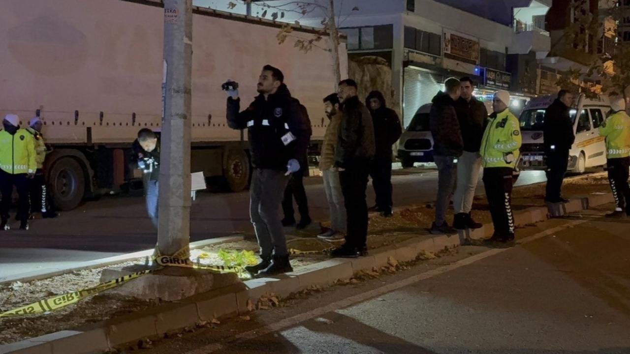 Feci kaza! Otomobilin çarptığı anne öldü, kızı ağır yaralandı