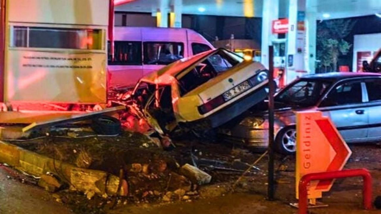 Feci kaza! Park halindeki araçlara çarptı! 1 ölü, 1 ağır yaralı