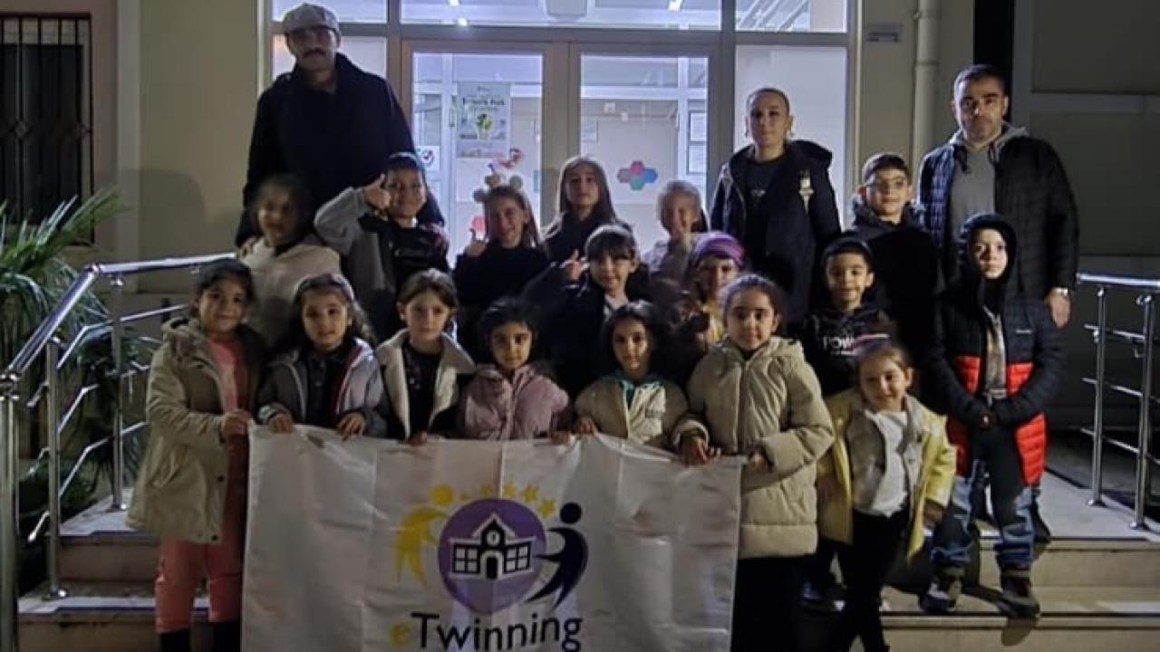 İlkadım İlkokulu ve Maarif İlkokulu öğrencileri Yıldızı Birlikte Parlayanlar eTwinning Projesi ile gökyüzünü gözlemledi