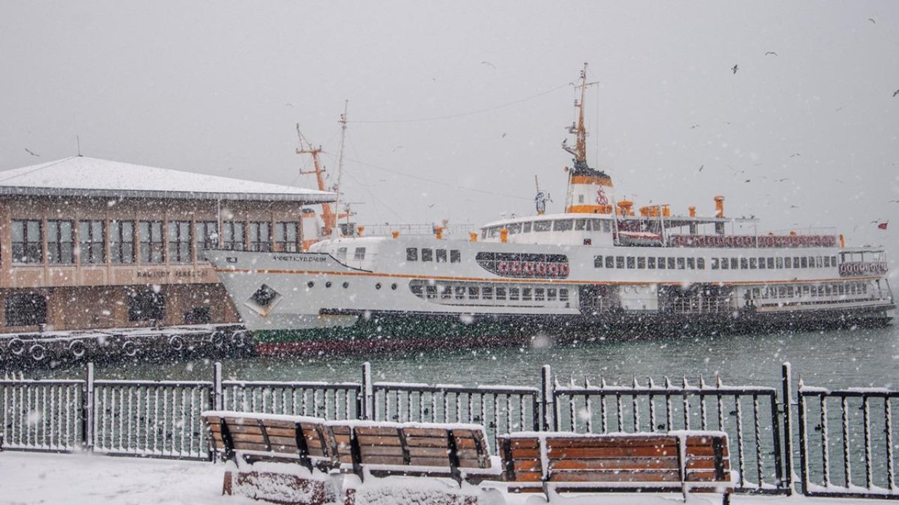 İstanbul'da beklenen oldu: 19 ilçede kar yağacak! Valilikten açıklama geldi