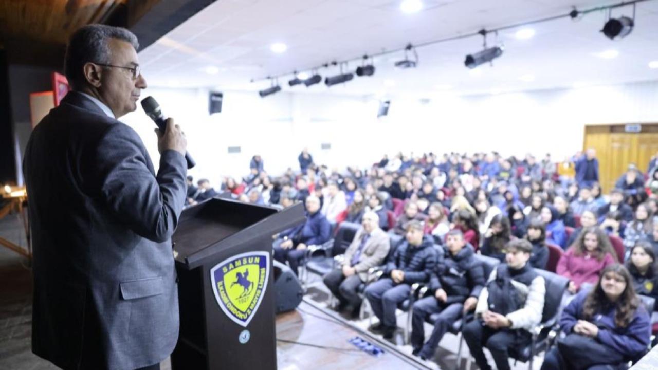 ‘Karagöz’ Üniversiteli ve liseli gençlerle buluştu