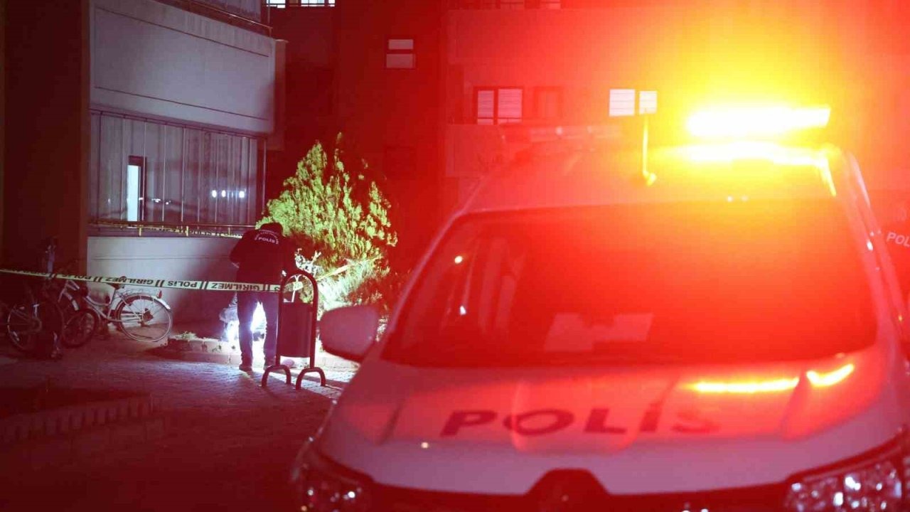 Karısını 22 bıçak darbesiyle öldüren zanlı, kolumda Ebru yazıyor  diye kendini savundu