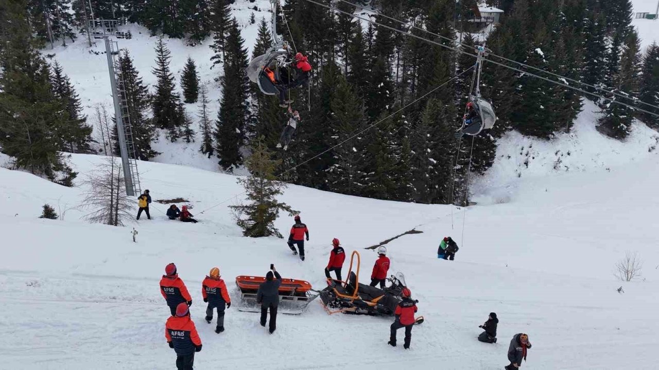 Kayak merkezinde gerçeğini aratmayan kurtarma tatbikatı