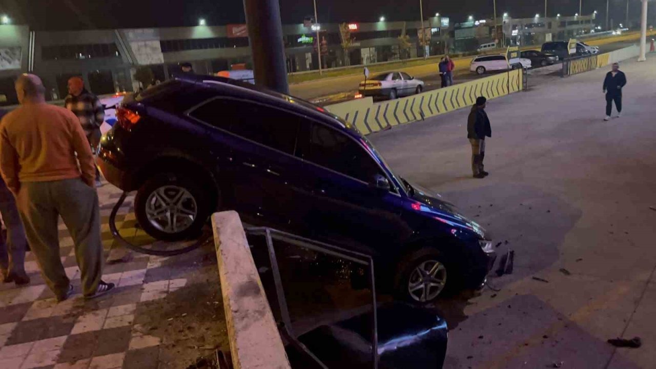 Kaza yapan alkollü sürücü 'Trakyalıyım ben be ya, hiçbir şeyim yok' diyerek polise sarıldı