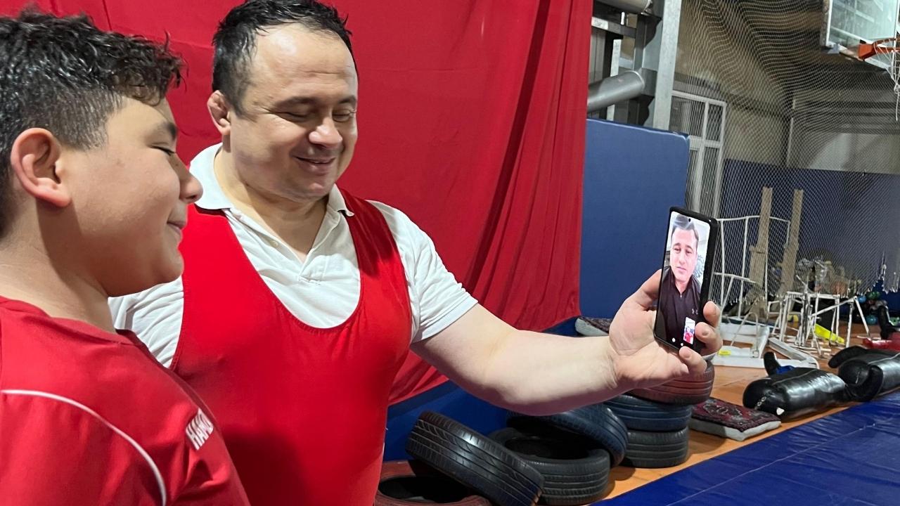 Milli güreşçi Rıza Kayaalp'ten Samsunlu sporculara moral desteği