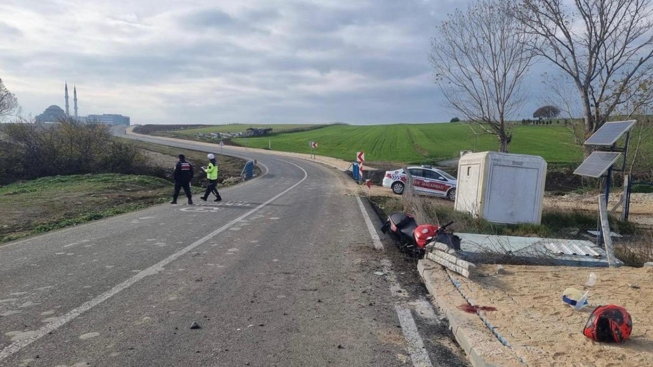 Motosiklet, yol kenarındaki tel çite çarptı; 1 ölü, 1 yaralı