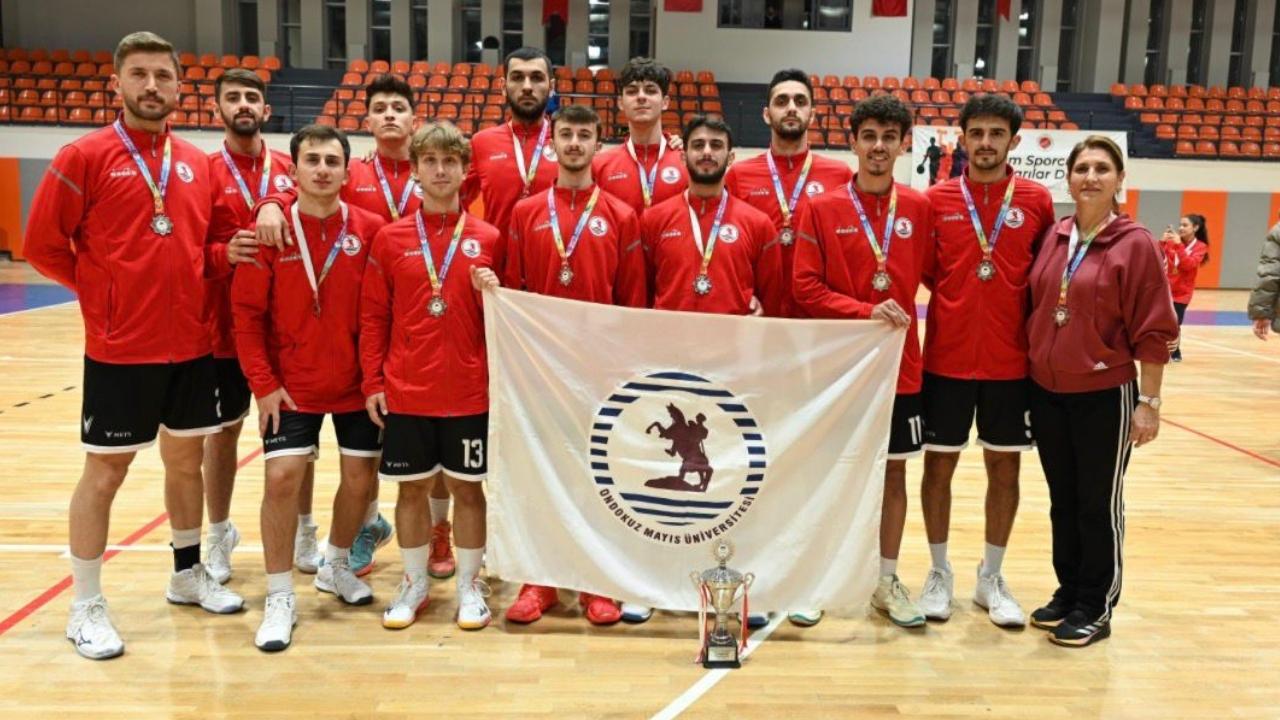 OMÜ voleybol takımından çifte zafer