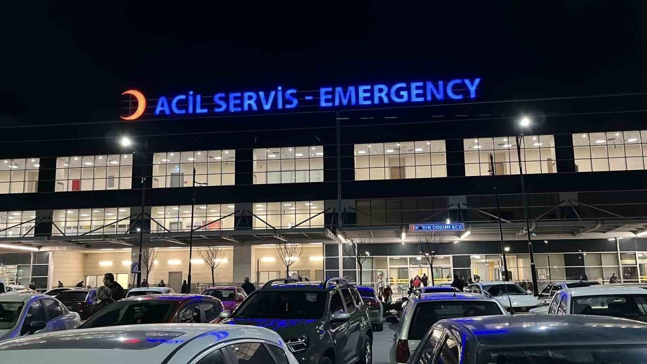 Otomobilin çarptığı bisikletli çocuk can verdi