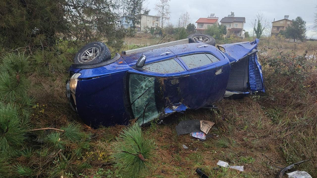 Samsun'da devrilen otomobilin sürücüsü yaralandı