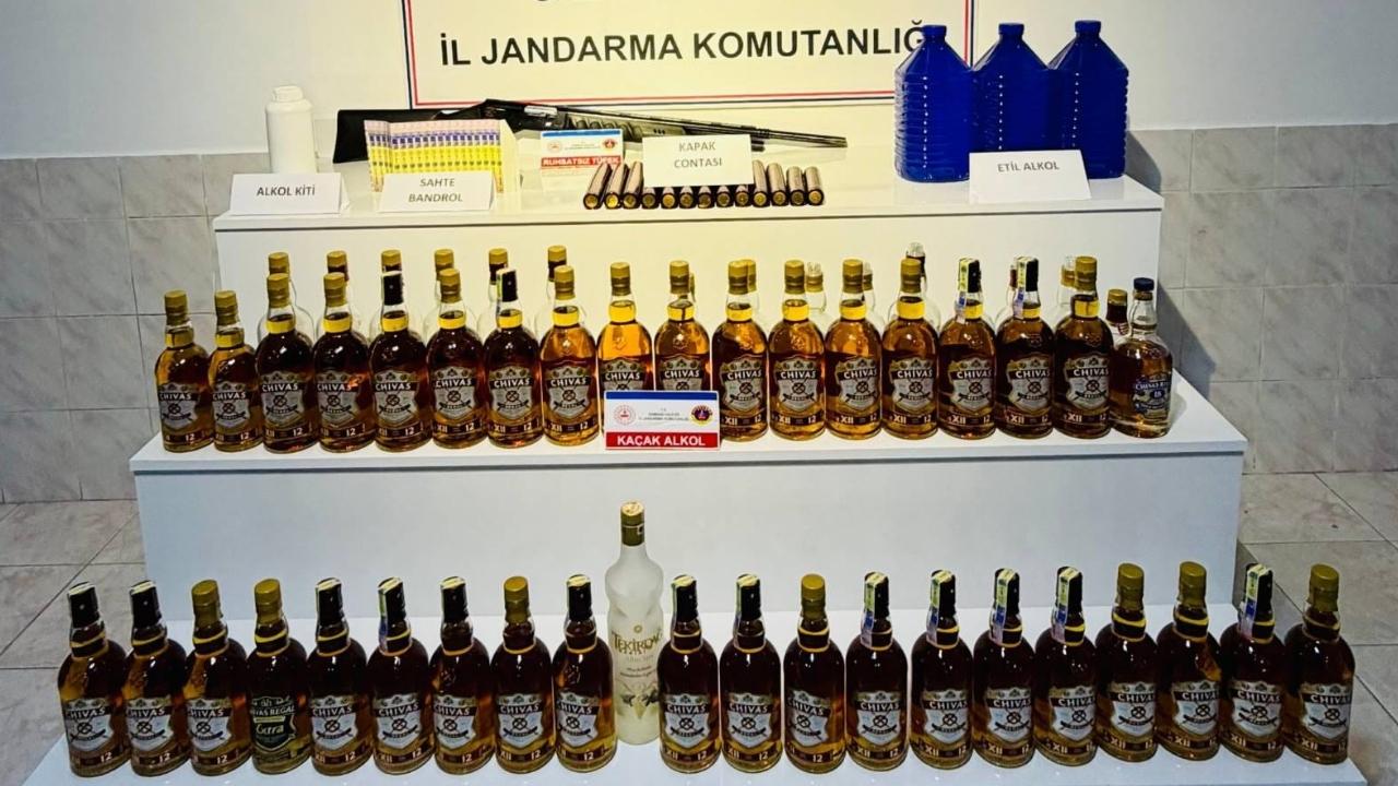 Samsun'da kaçak içki imalatı yapılan eve baskın