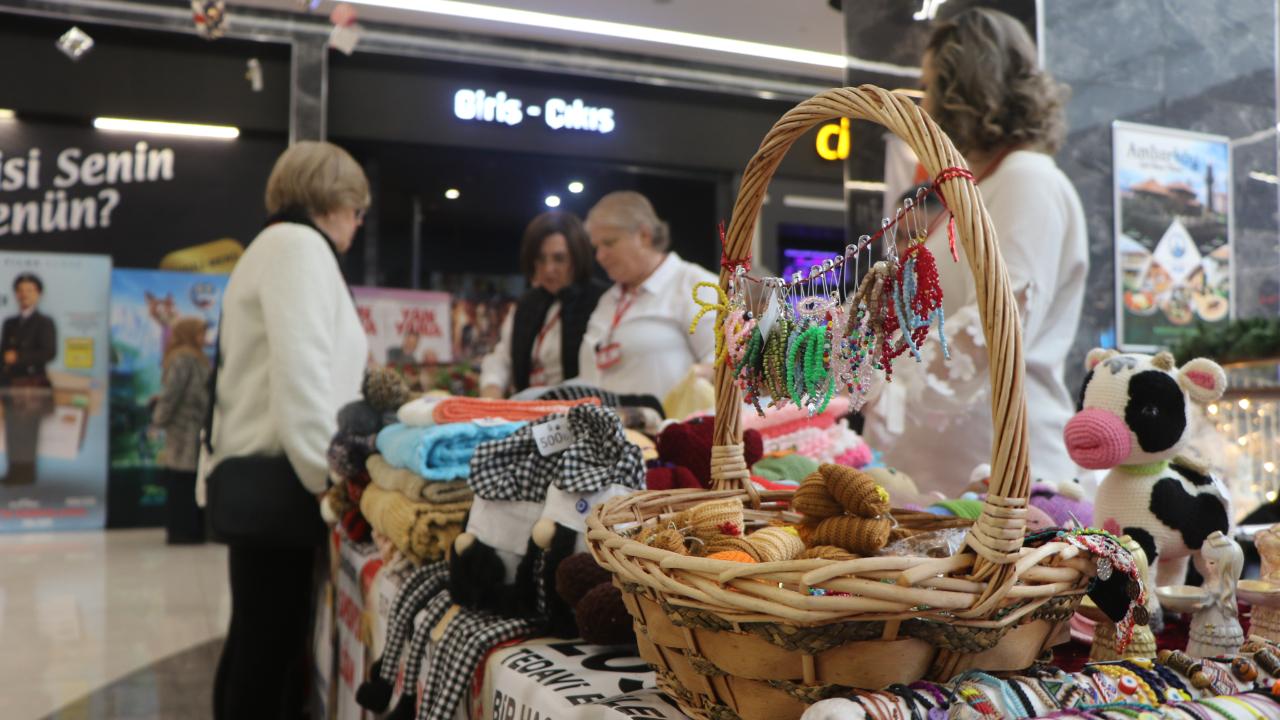 Samsun'da LÖSAM’ın ‘Altın Kız’larından yılbaşı kermesi