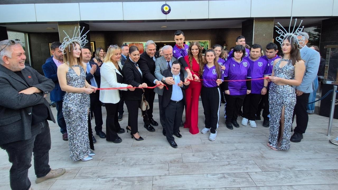 Samsun'da Mutluluğun Kanatları Derneği'nden muhteşem açılış