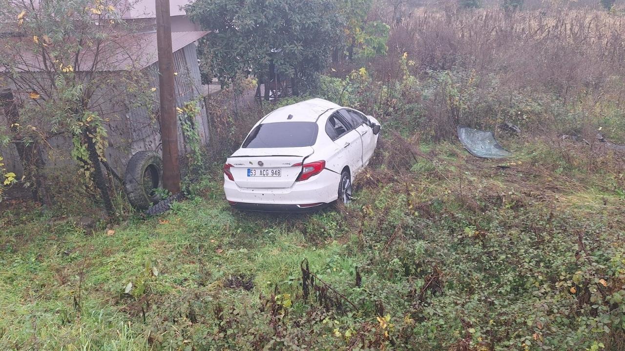 Samsun'da otomobil bahçeye devrildi: Yaralılar var