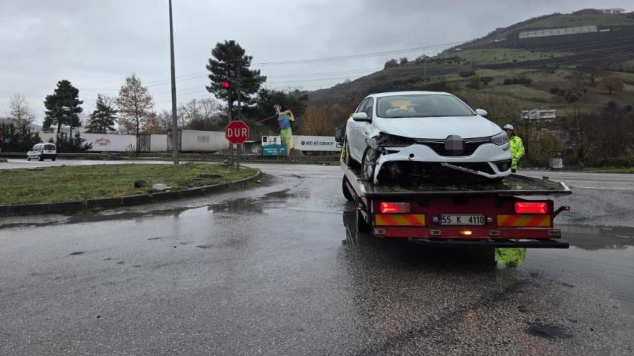 Samsun'da otomobil ile hafif ticari araç çarpıştı: 2 yaralı