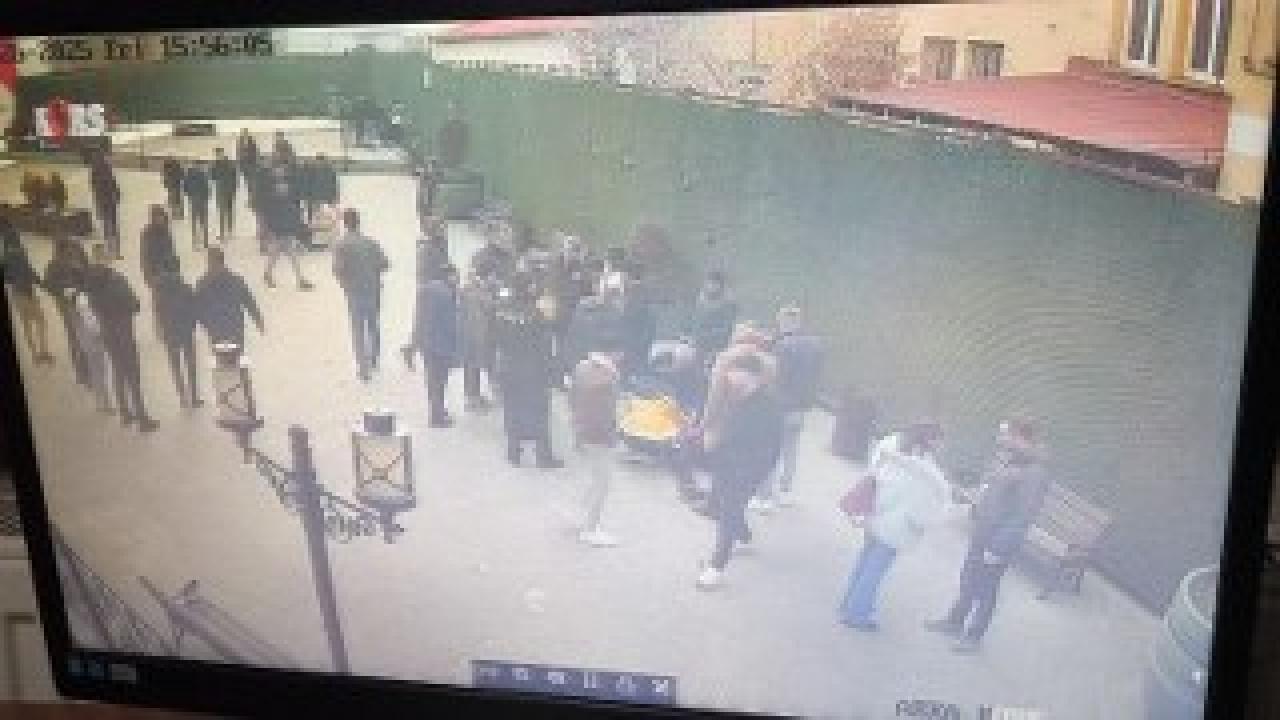 Savaş gibi kavga! 2'si ağır 7 kişi yaralandı