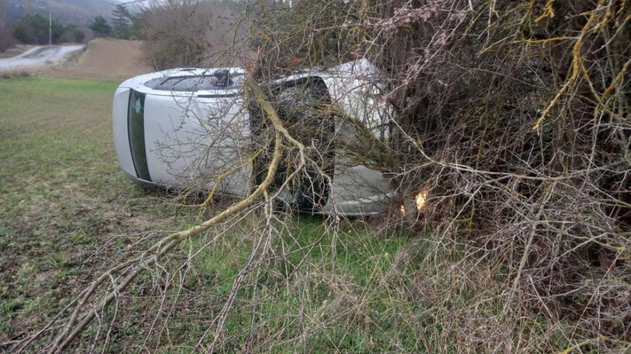 Takla atan otomobil metrelerce sürüklendi