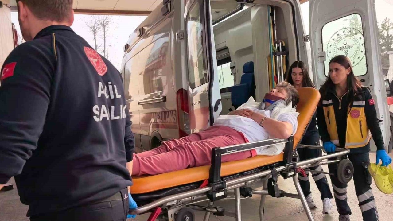 Tır ile karavan çarpıştı!