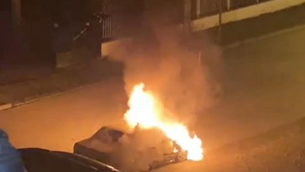 Tofaş otomobil alev alarak küle döndü