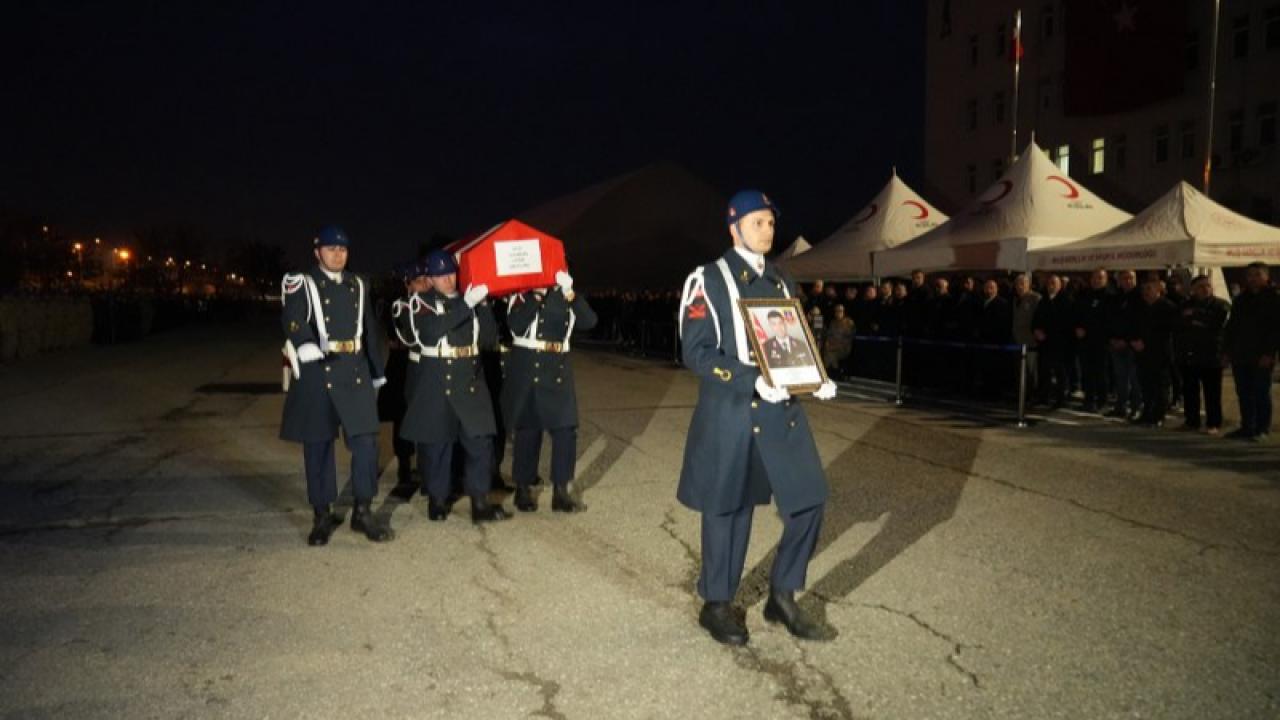 Üsteğmen Ali Kablan makam odasında kazara kendini vurdu